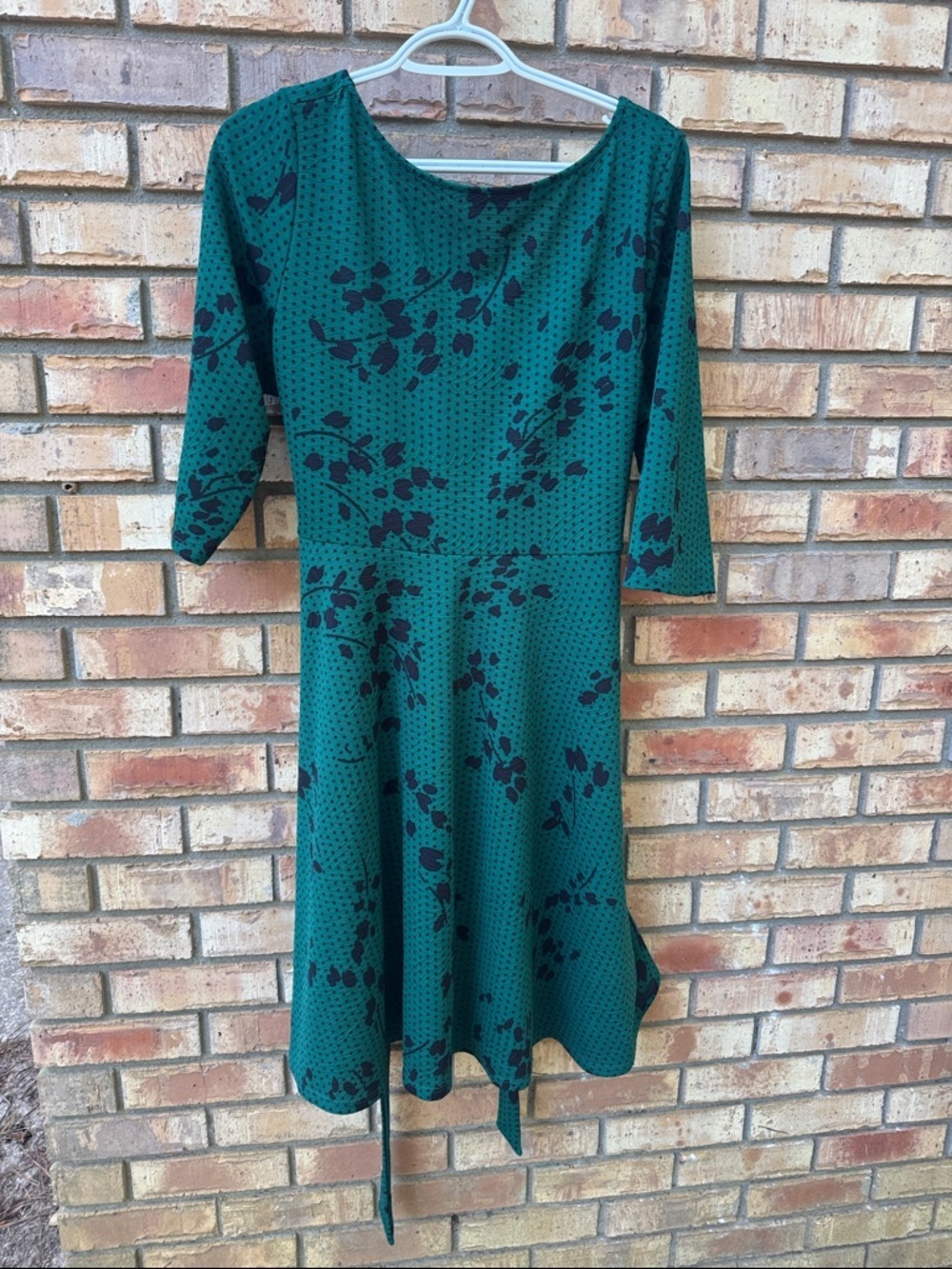 Leota Emerald Green Floral Midi Dress with Three-Quarter Sleeves